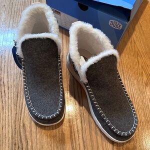 Woman’s hey dude shoes